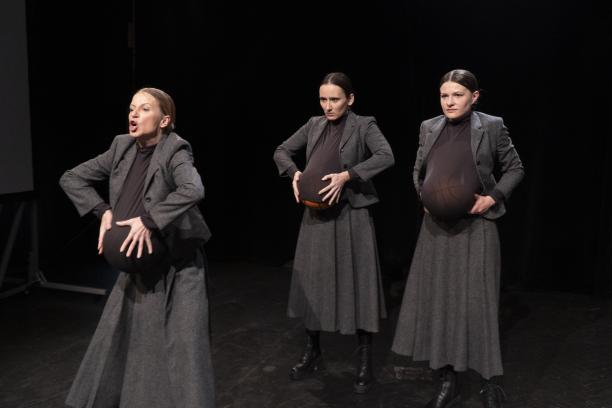 Miklós Forgács za autorský text v inscenácii Lilith v réžii Eduarda Kudláča, Mestské divadlo, Žilina, foto: N. Zahradníková