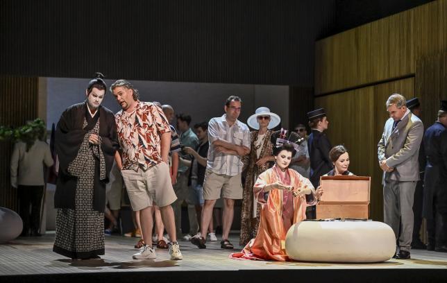 Matúš Bachynec za réžiu opery Giacoma Pucciniho Madama Butterfly, Opera SND, Bratislava, foto: M. Olbrzymek