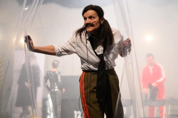 Jana Oľhová za herecký výkon v postave Bruscona v inscenácii Divadelník v réžii Michala Hábu, Slovenské komorné divadlo, Martin, foto: B. Konečný