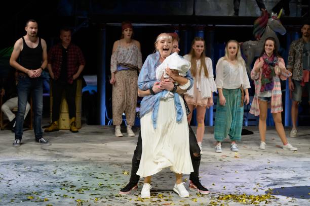 Eva Pavlíková, Andrej Remeník a ďalší (foto: H. Mišovič)