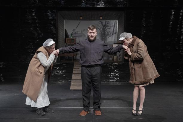 Zuzana Kronerová, Martin Madej, Bronislava Kováčiková (foto: Ľ. Kotlár)