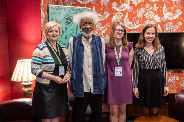 V. Fekete, W. Soyinka, K. Holmanová, L. Leláková (foto: T. Géci)