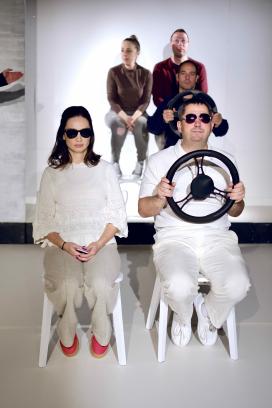 v pozadí: Zuzana Hrebičíková, Marek Hlina, Andrej Svetko, v popredí: Kristína Mičudová, Peter Zbranek (foto: J. Kňažko)