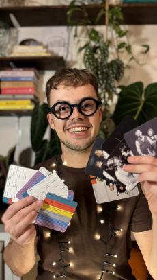 S kartami zo Spoločenskej hry v iks dejstvách (foto: archív M. S.)