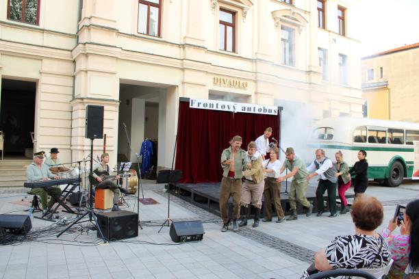 Róbert Mankovecký, Marián Frkáň, Tomáš Grega, Juraj Smutný, Vladimír Rohoň, Richard Sanitra, Mária Tóčik Knoppová, Ondřej Daniš, Michal Ďuriš, Martina Chmelanová, Dominika Výrostek Misárová (foto: archív DJGT)
